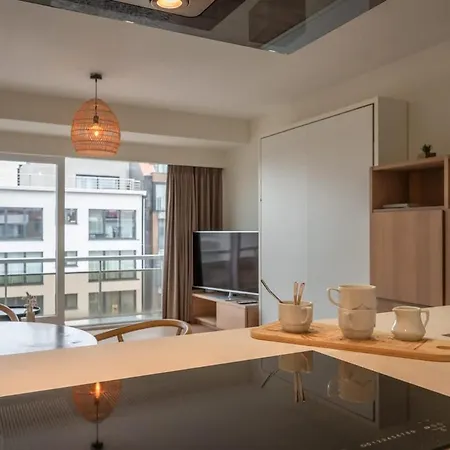 Modern Cozy - Prime Location *