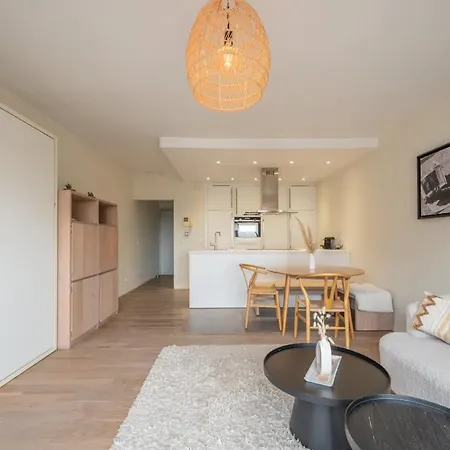 Modern Cozy - Prime Location Daire