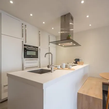 Modern Cozy - Prime Location
